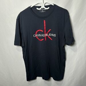 Men’s Iconic Calvin Klein logo shirt L
